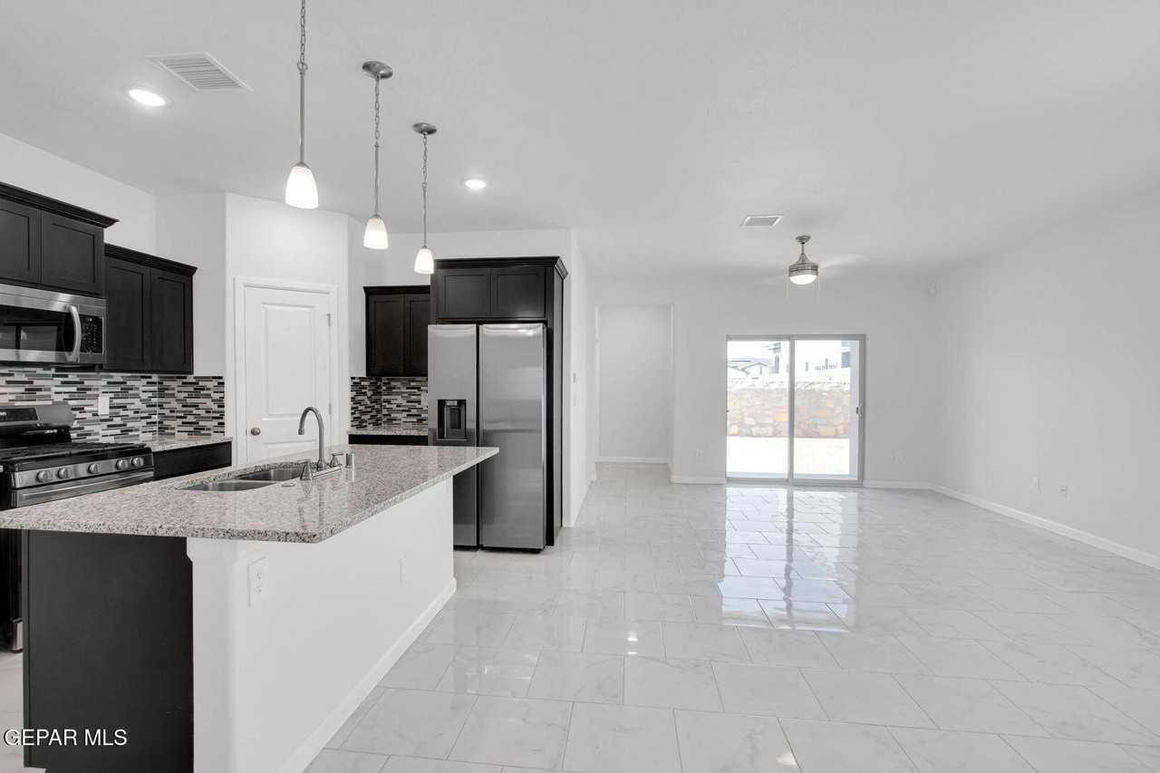 912 Brass Hill Ave - Photo 4 of 22