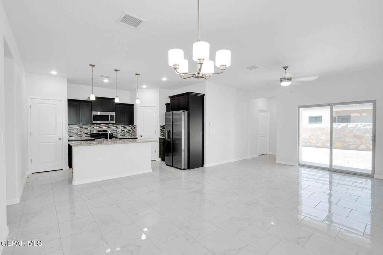 912 Brass Hill Ave - Photo 5 of 22