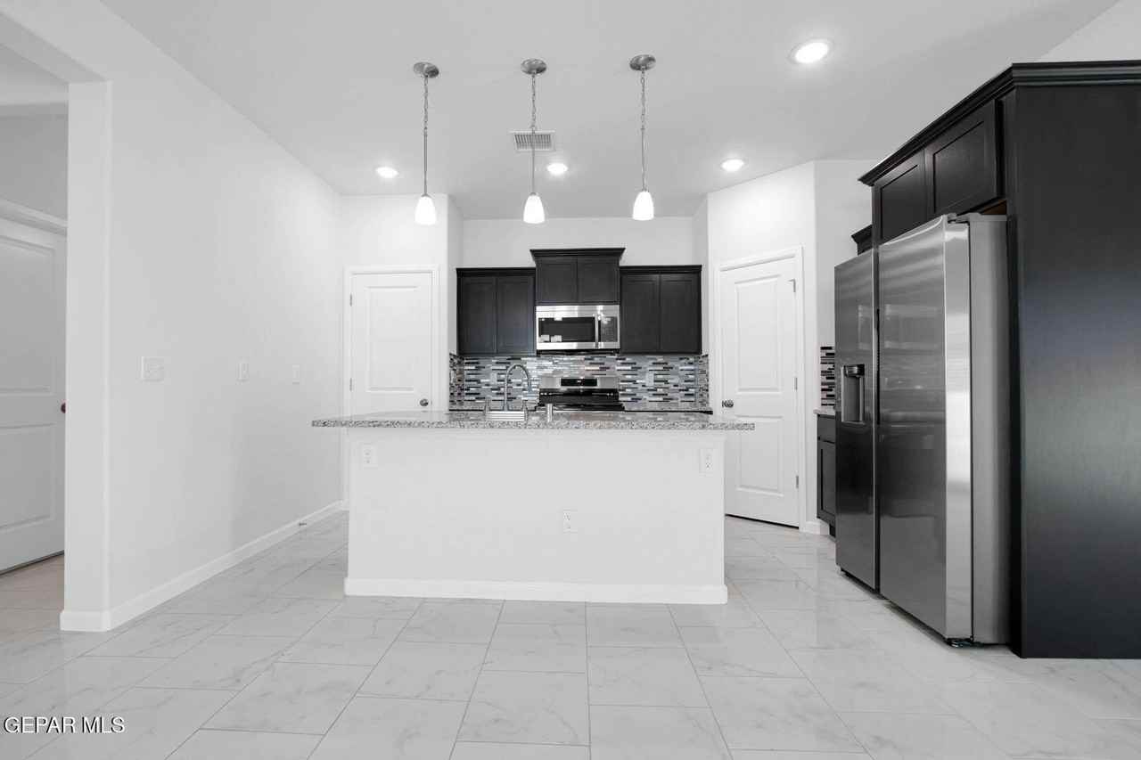 912 Brass Hill Ave - Photo 6 of 22