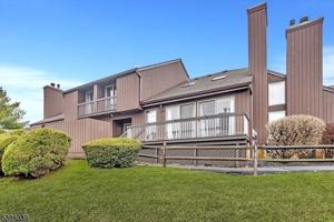 featured image of 4823 Bloomingdale Dr