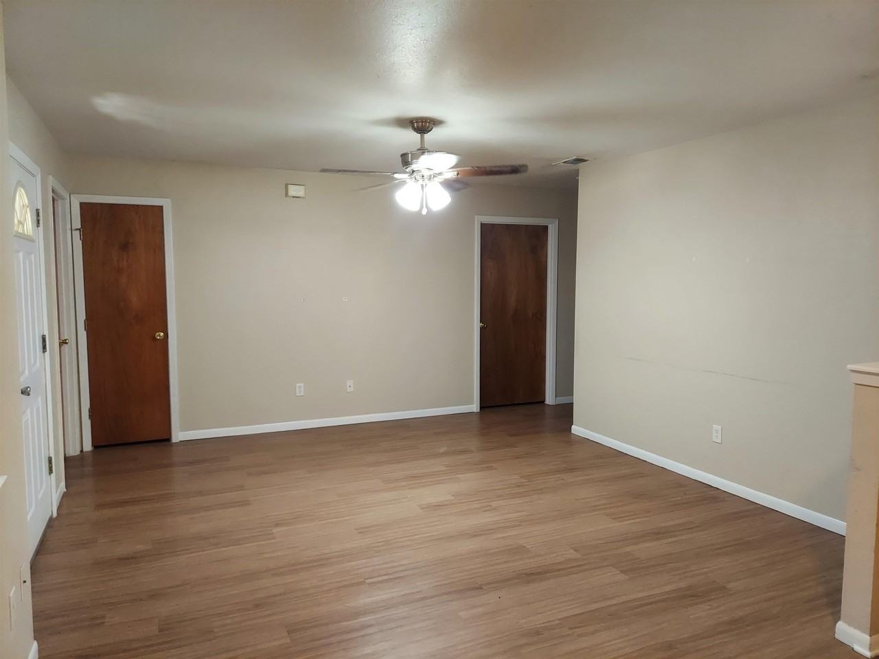 304 Avenue Q - Photo 2 of 11