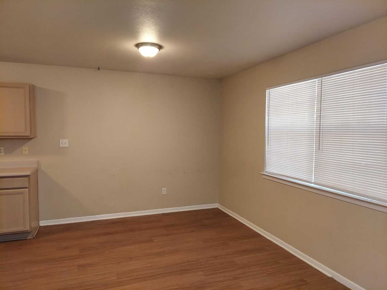 304 Avenue Q - Photo 3 of 11