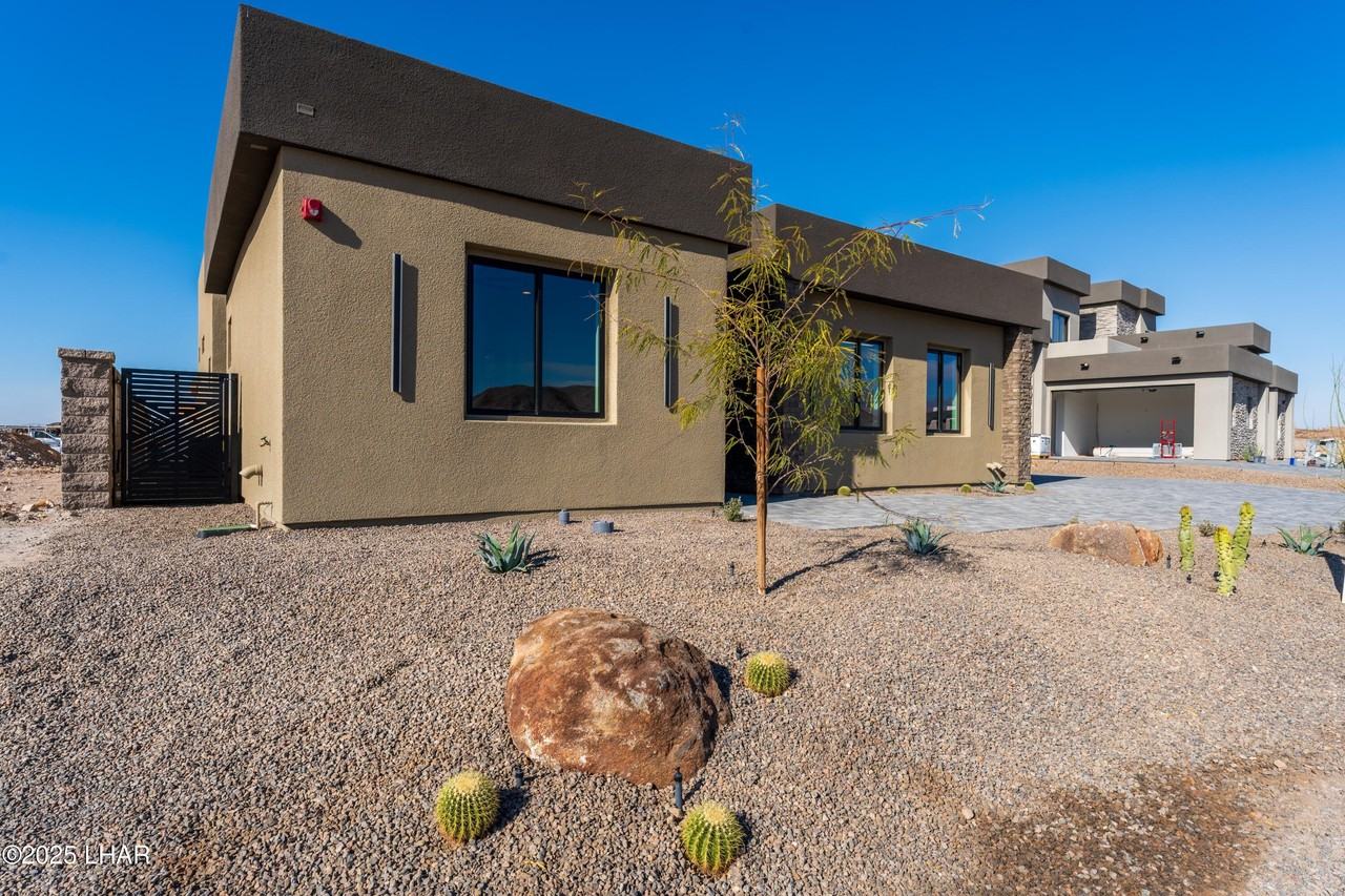 2517 Flat Irons Ln - Photo 3 of 50