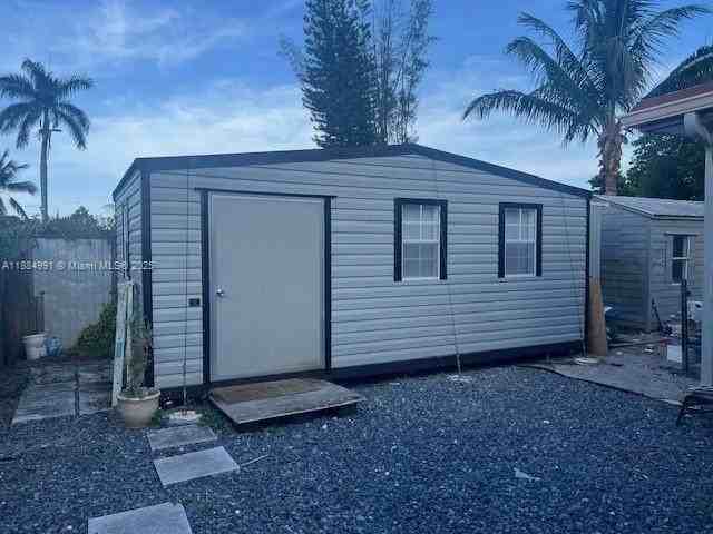 Sw 56th St #B - Photo 2 of 16