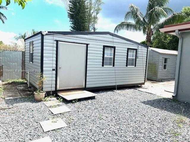 Sw 56th St #B - Photo 5 of 16