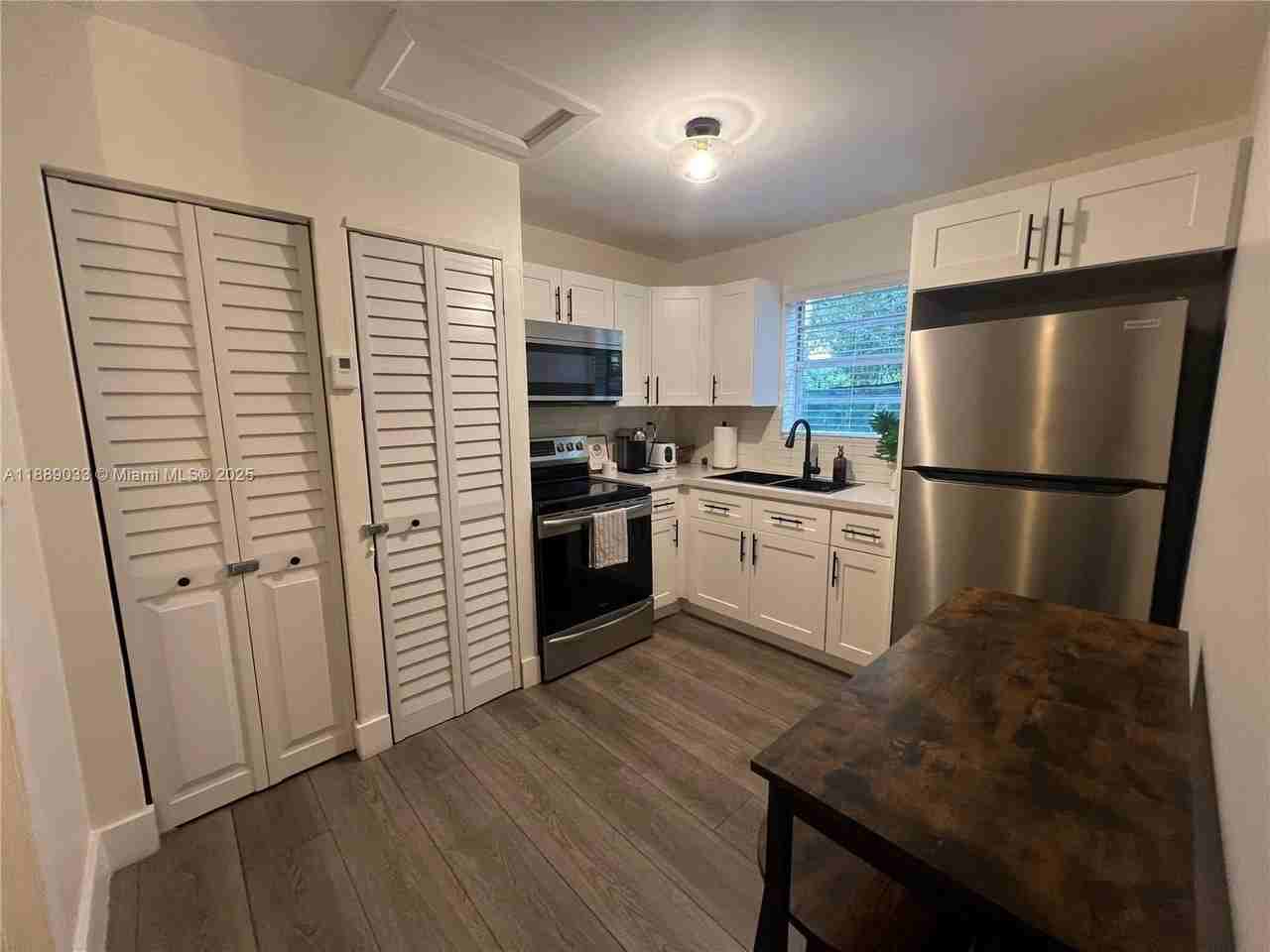 3102 Sw 10th St #3104A - Photo 2 of 15