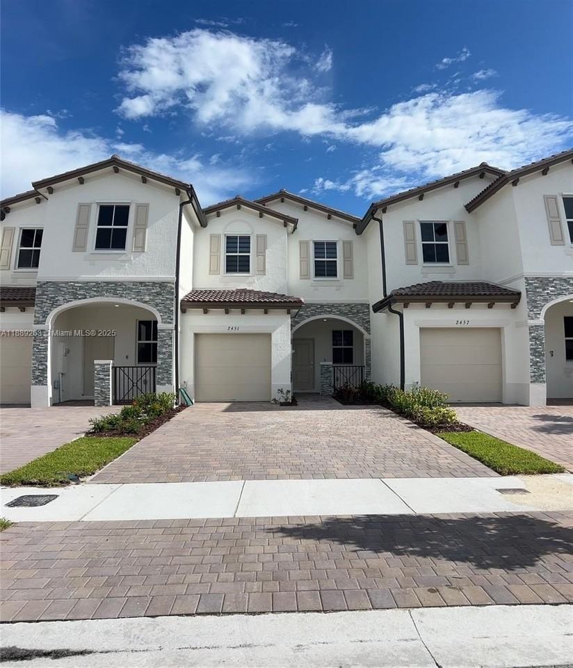 2451 Se 28th St #2451 - Photo 2 of 34