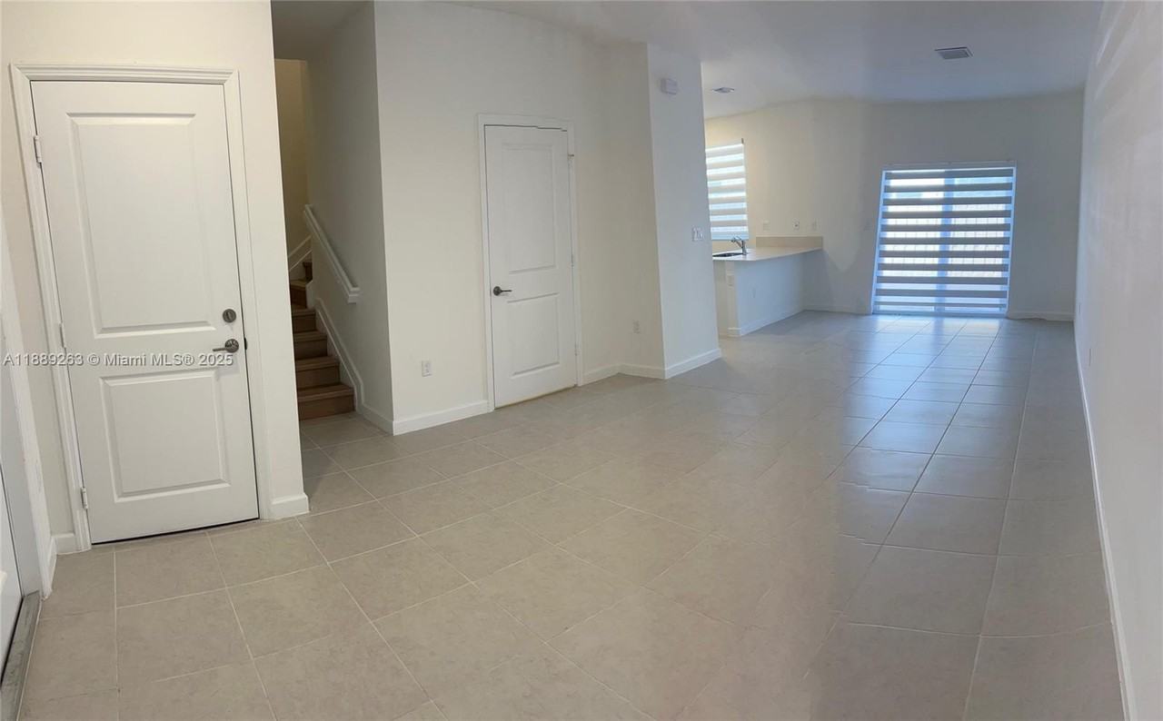 2451 Se 28th St #2451 - Photo 4 of 34