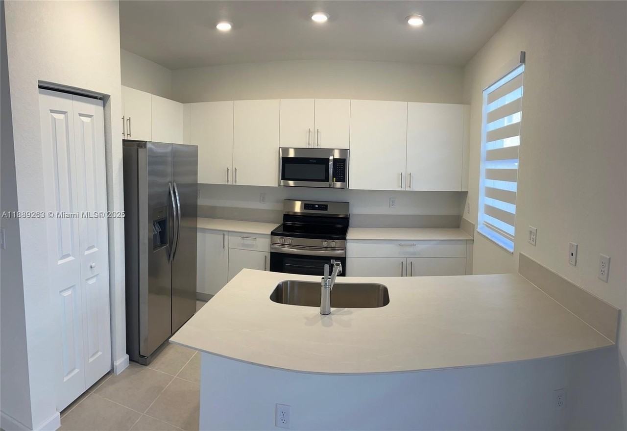 2451 Se 28th St #2451 - Photo 5 of 34