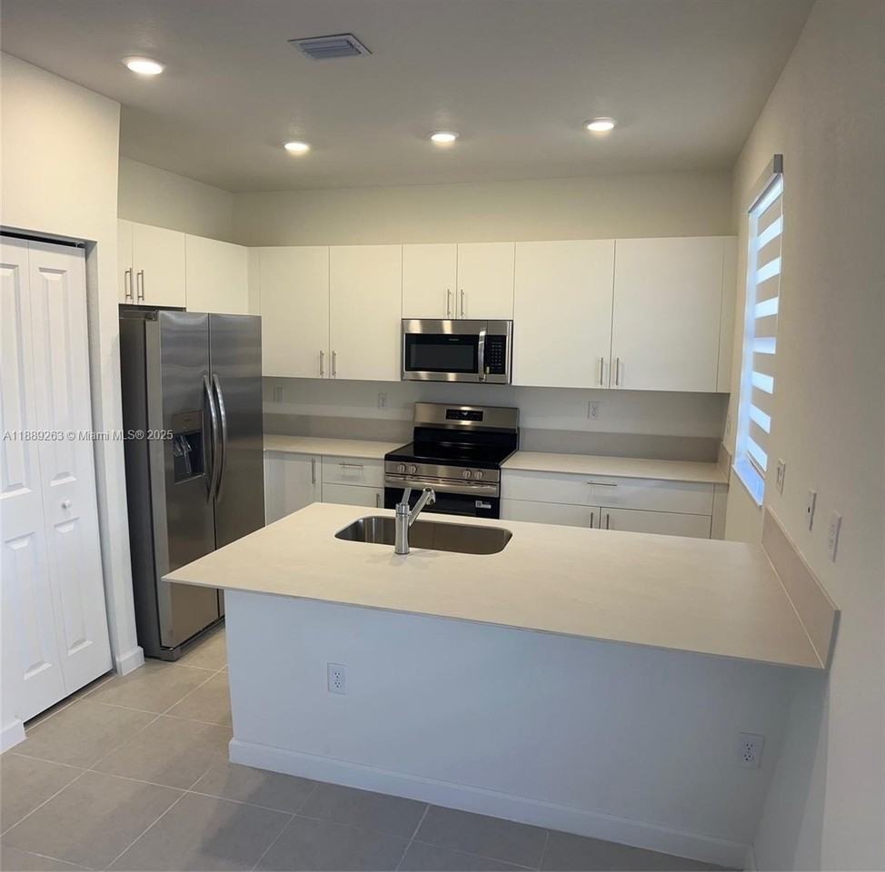 2451 Se 28th St #2451 - Photo 7 of 34