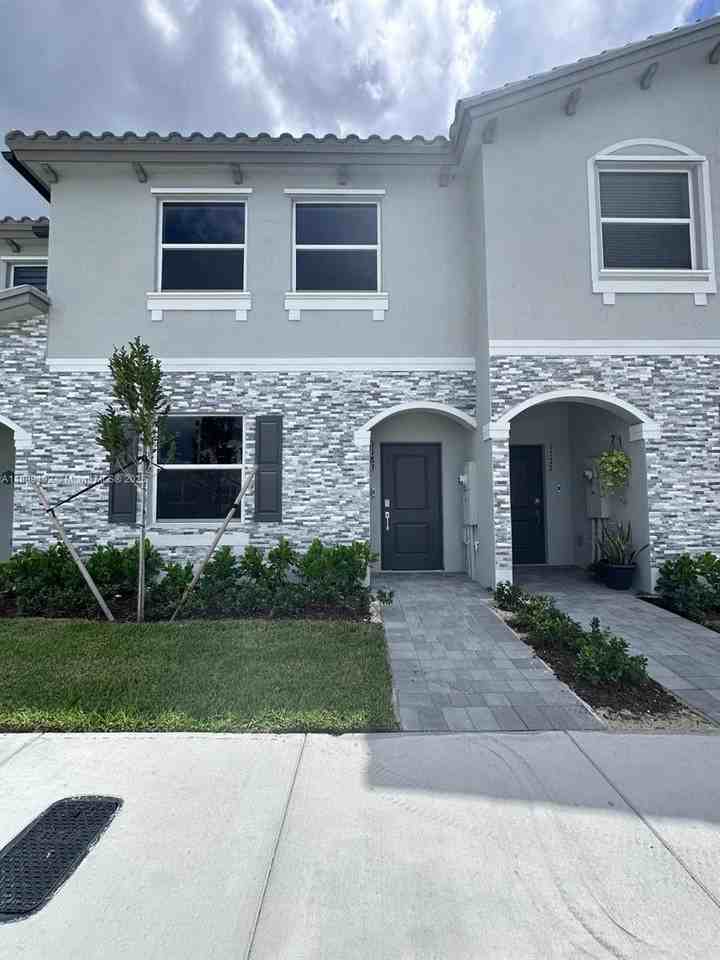 1183 Se 1st Ter #0 - Photo 7 of 50