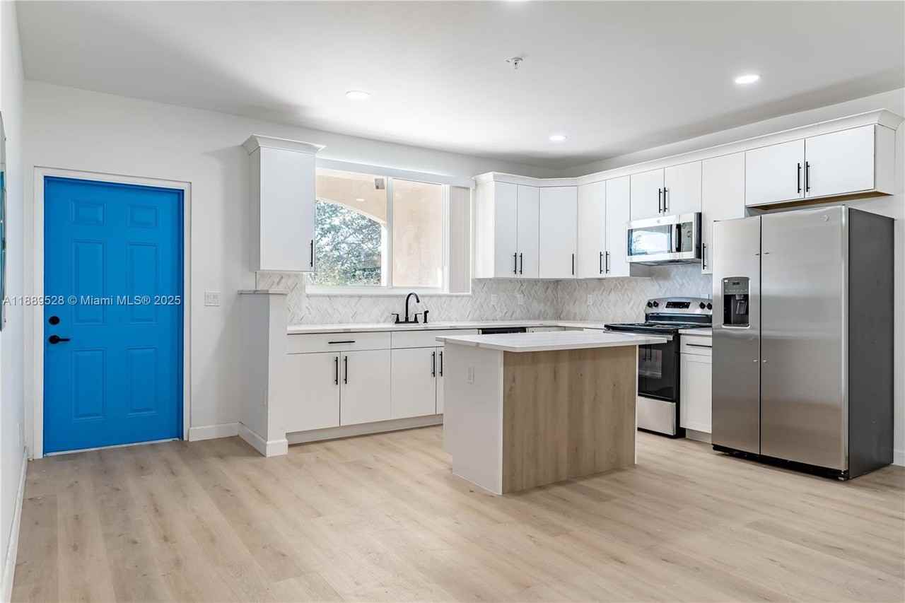 2575 Sw 64th Ave #7 - Photo 3 of 13