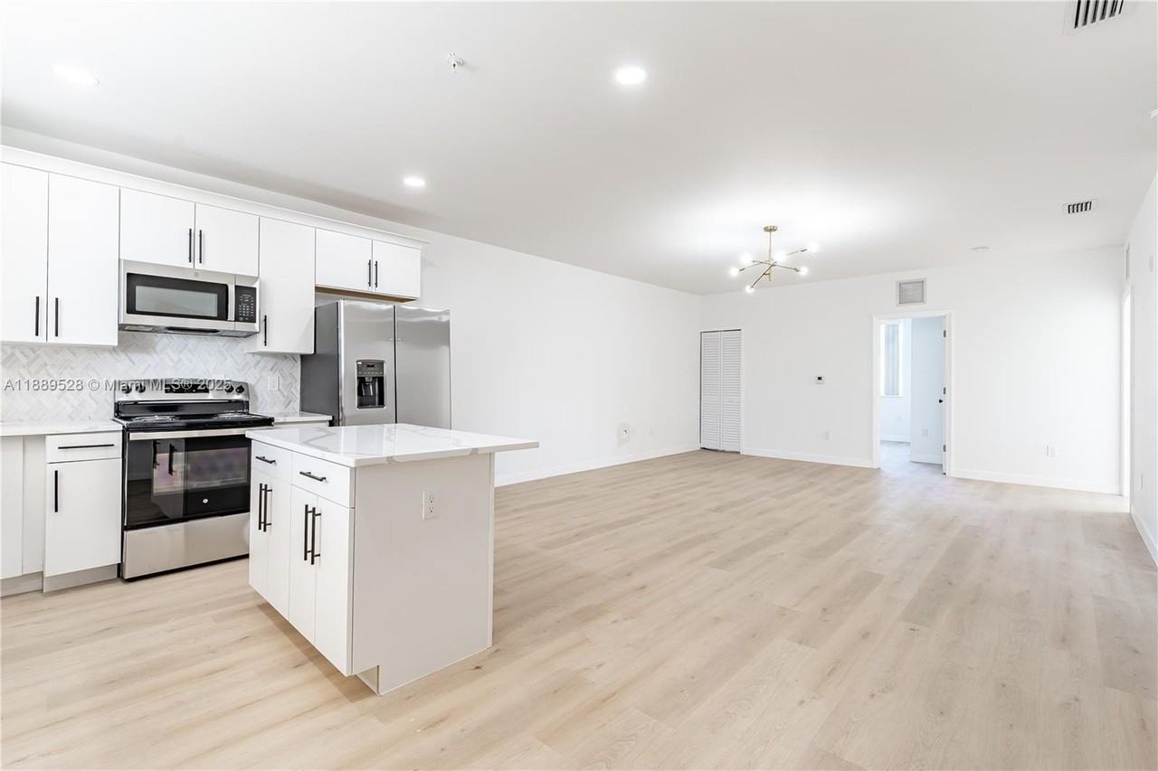 2575 Sw 64th Ave #7 - Photo 4 of 13