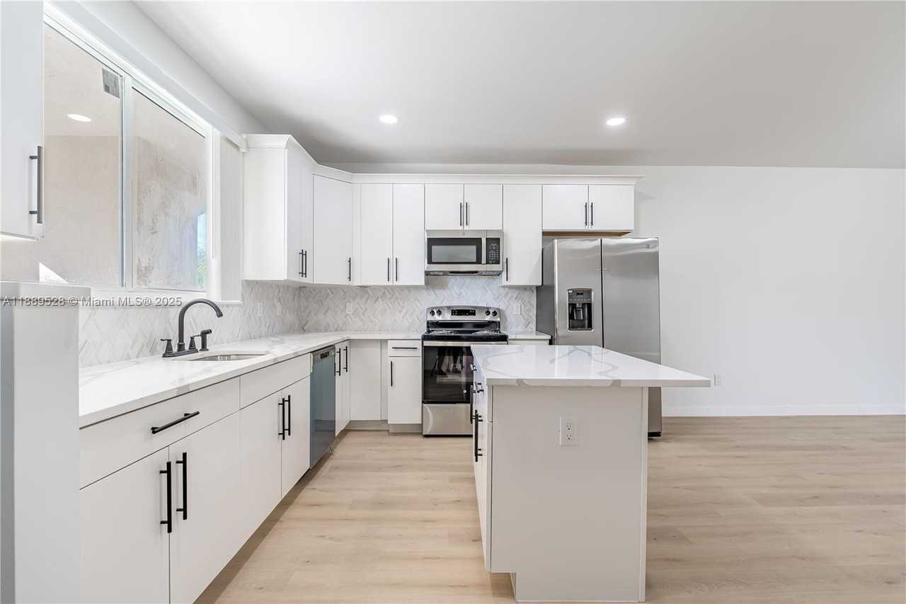 2575 Sw 64th Ave #7 - Photo 5 of 13