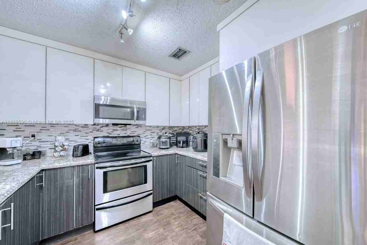 10000 Sw 147th Ct - Photo 2 of 21