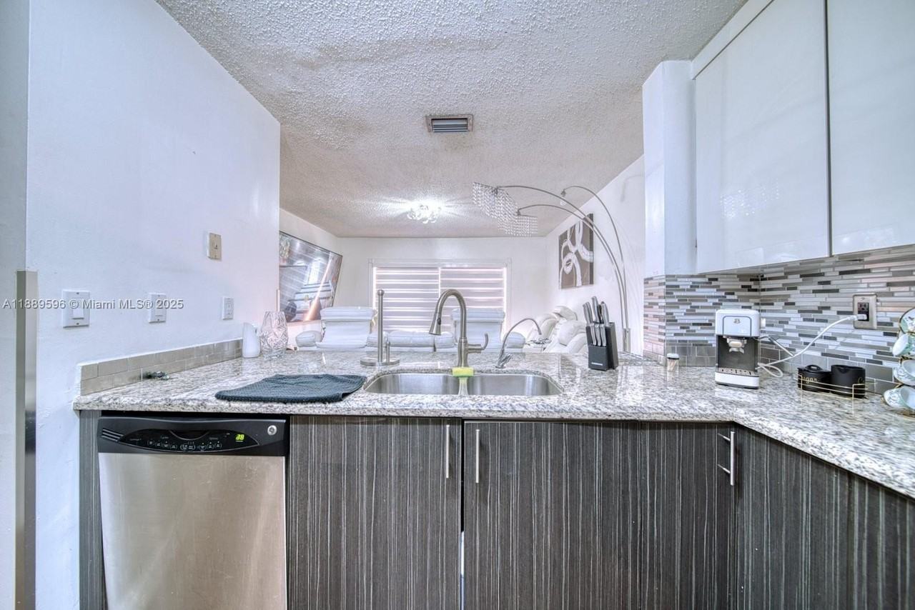 10000 Sw 147th Ct - Photo 4 of 21