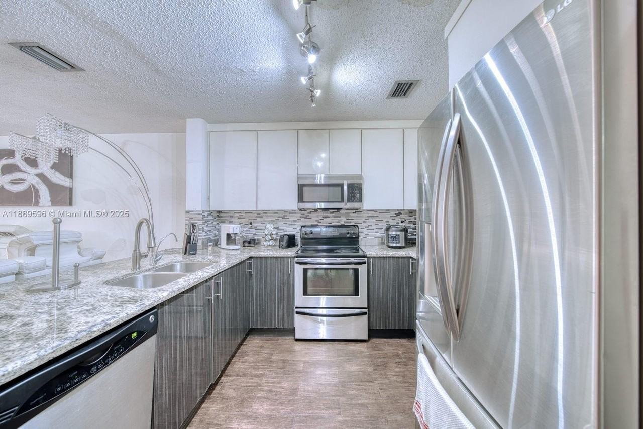 10000 Sw 147th Ct - Photo 5 of 21