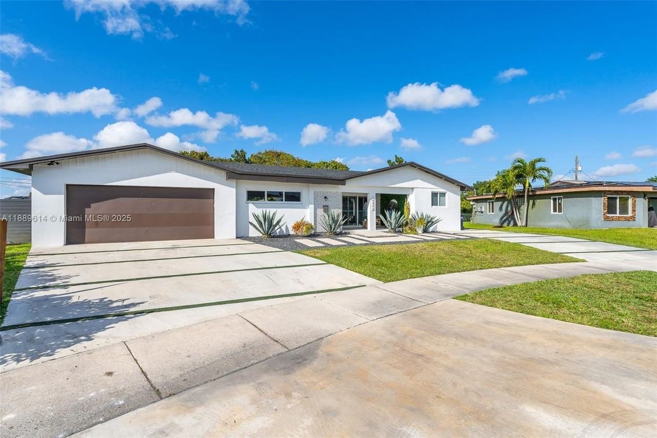 10971 Sw 177th St - Photo 2 of 14