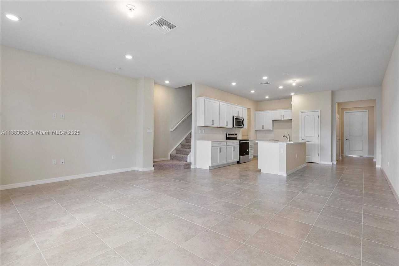 2108 Appleton Cir N - Photo 6 of 39