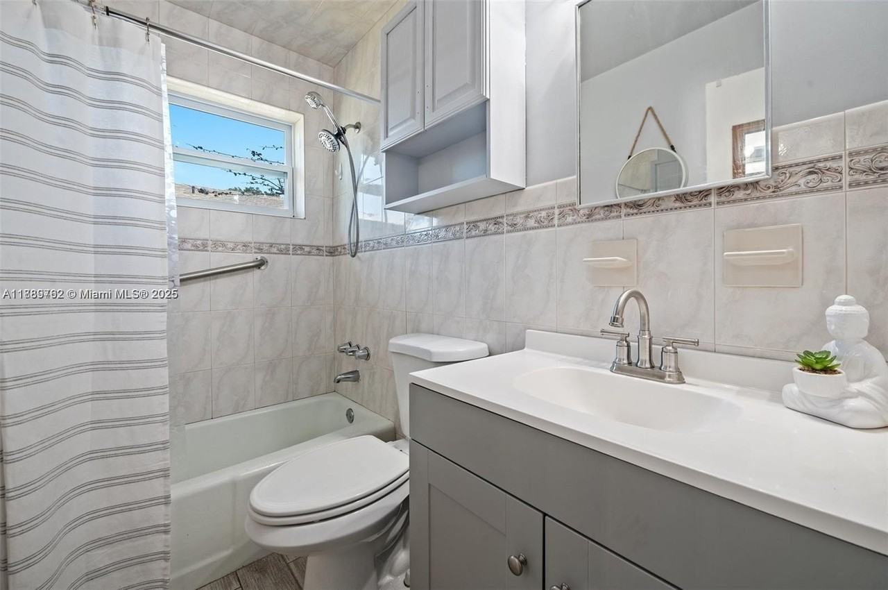 5120 Southwest 26th Avenue #1-2 - Photo 7 of 15