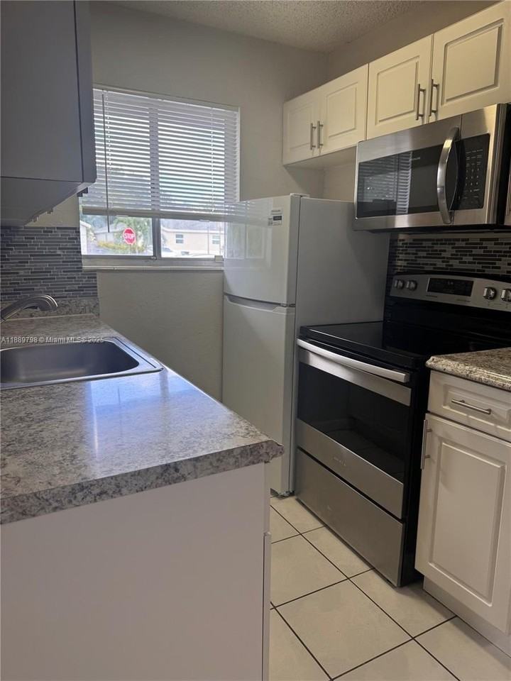 2150 Madison St #20 - Photo 2 of 9