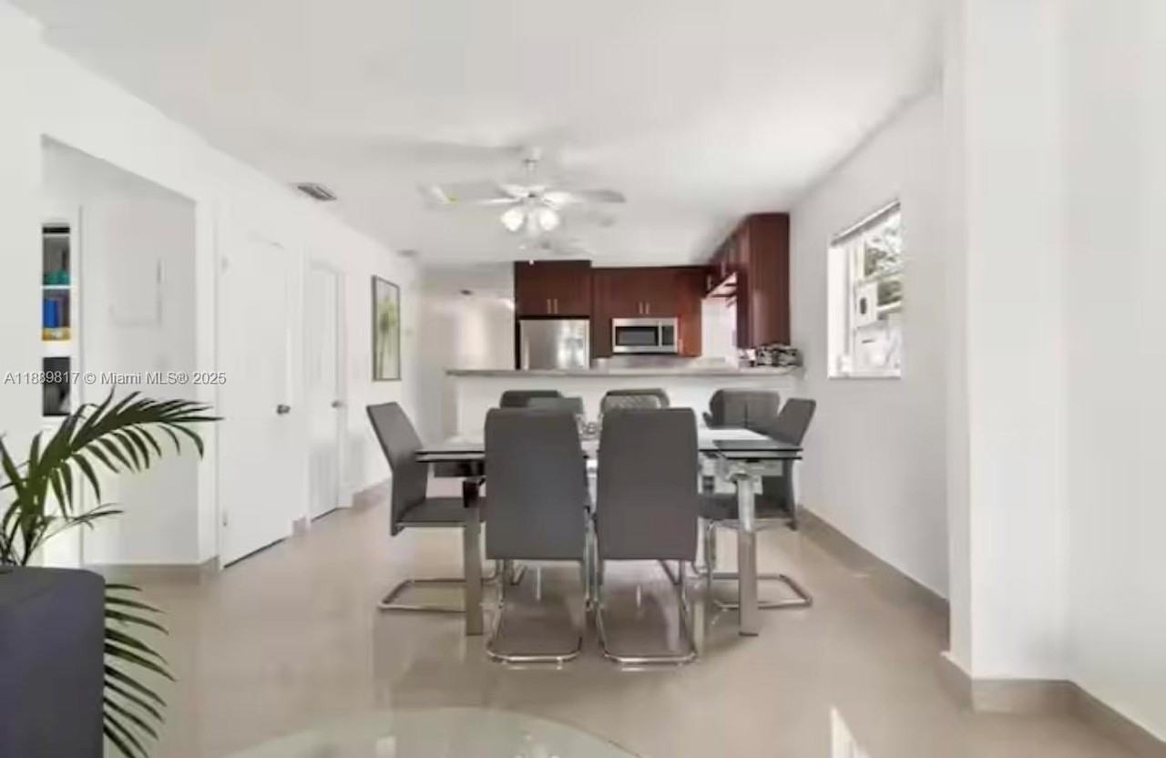 2543 Southwest 58th Manor #2543 - Photo 4 of 15