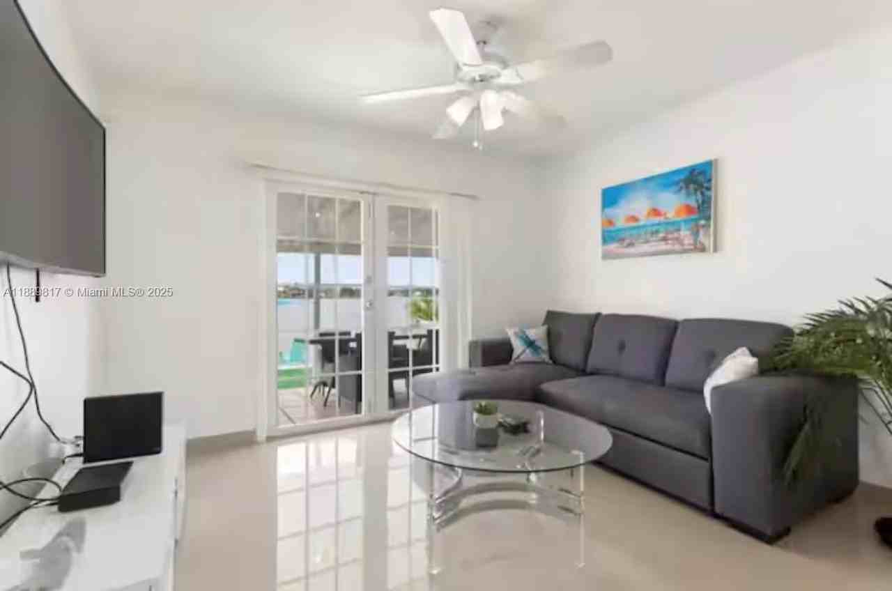 2543 Southwest 58th Manor #2543 - Photo 7 of 15