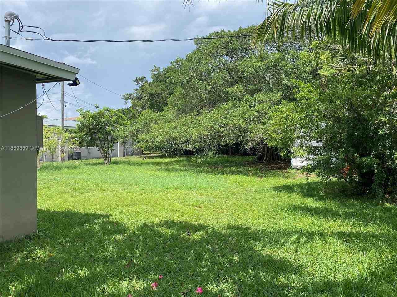 2215 Adams St #1 - Photo 5 of 23