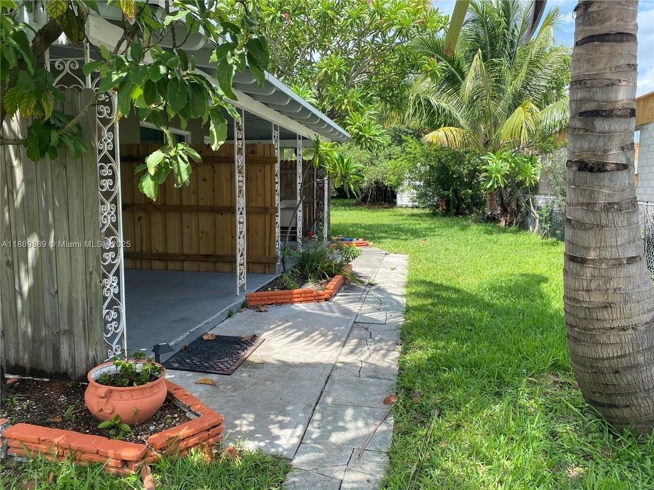 2215 Adams St #1 - Photo 6 of 23