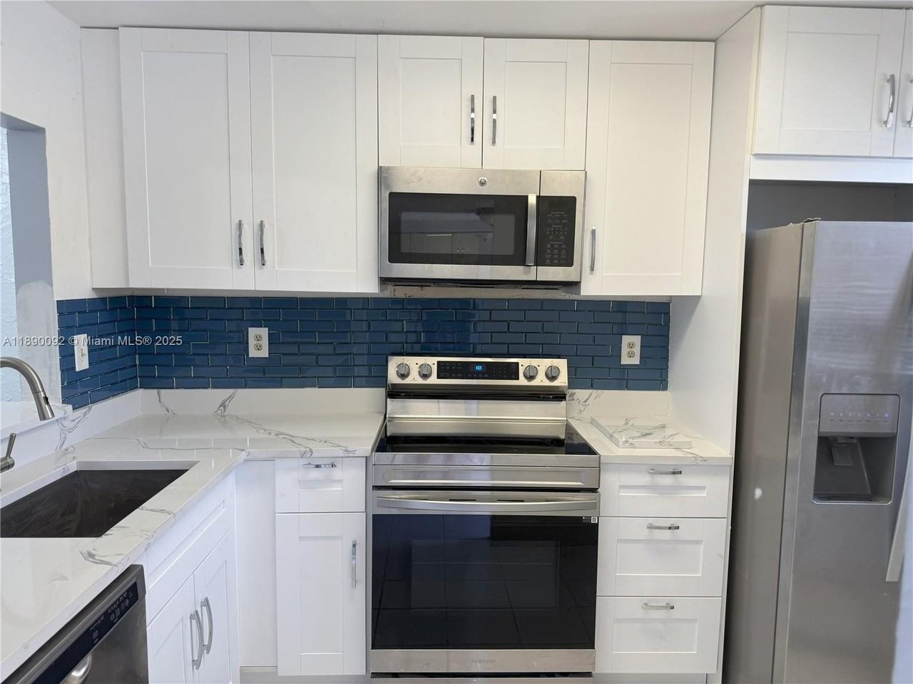 9539 Boca Cove Cir #105 - Photo 3 of 9