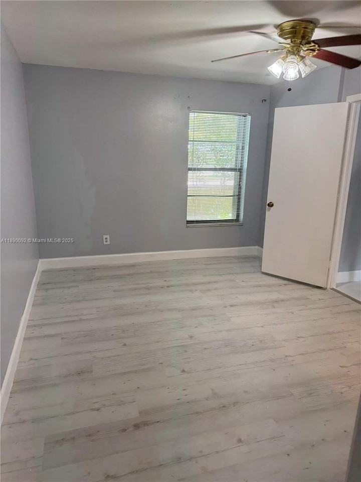 9539 Boca Cove Cir #105 - Photo 4 of 9