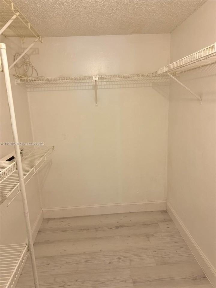 9539 Boca Cove Cir #105 - Photo 7 of 9