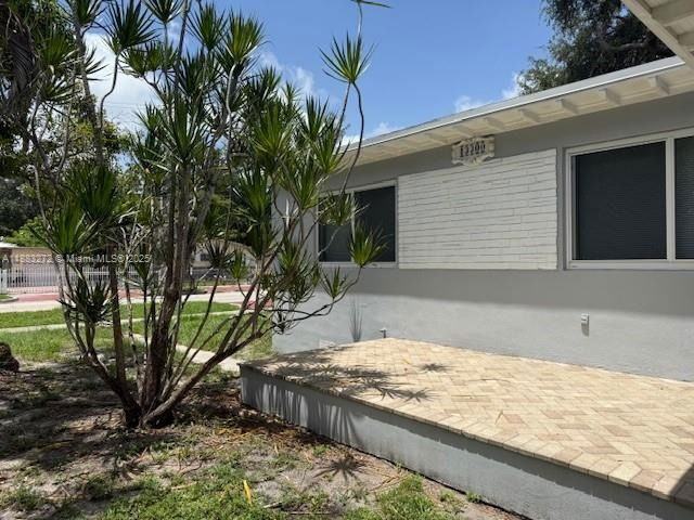 13300 Ne 10th Ave - Photo 2 of 8