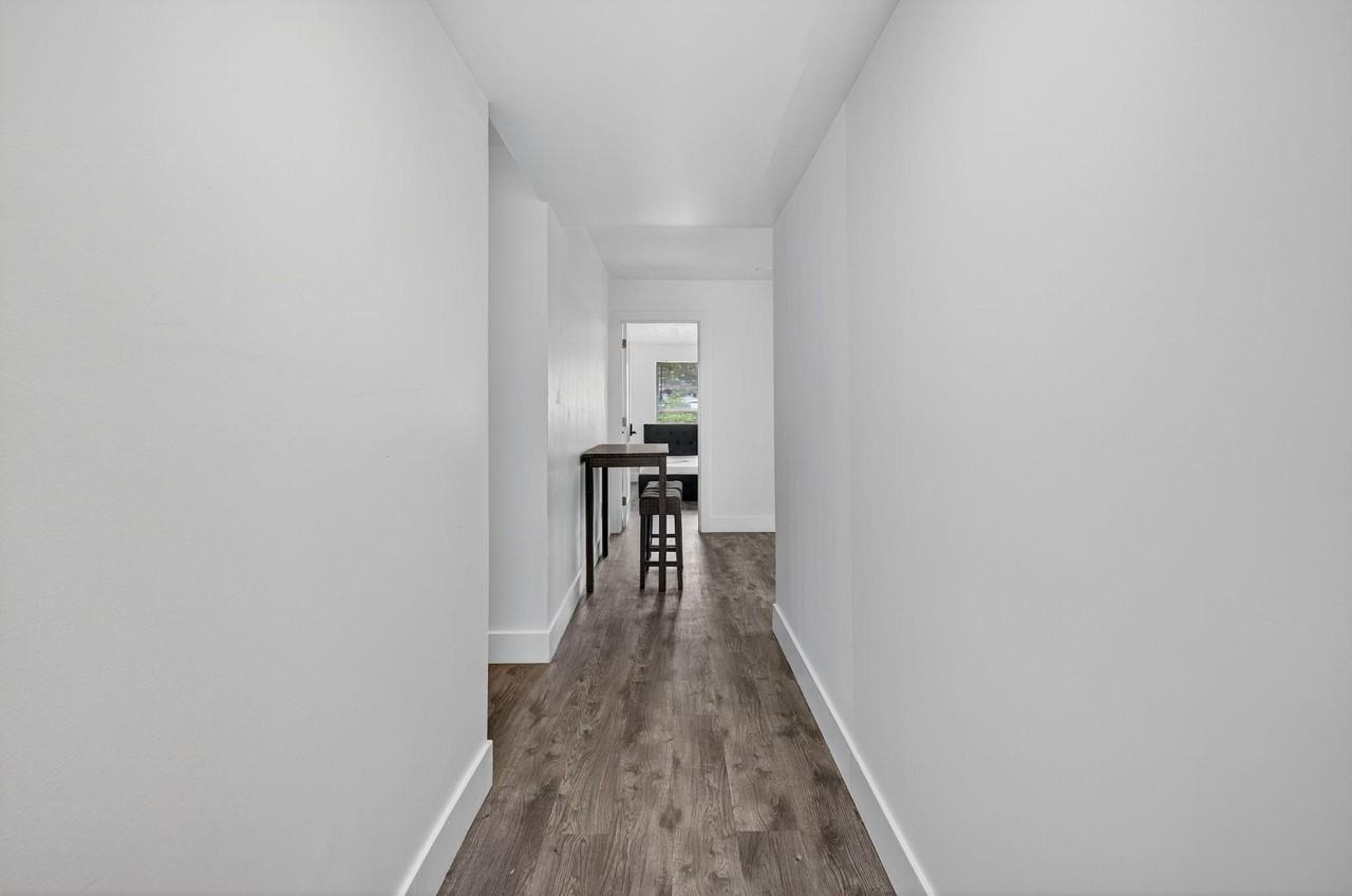 E Diana St - Photo 3 of 15