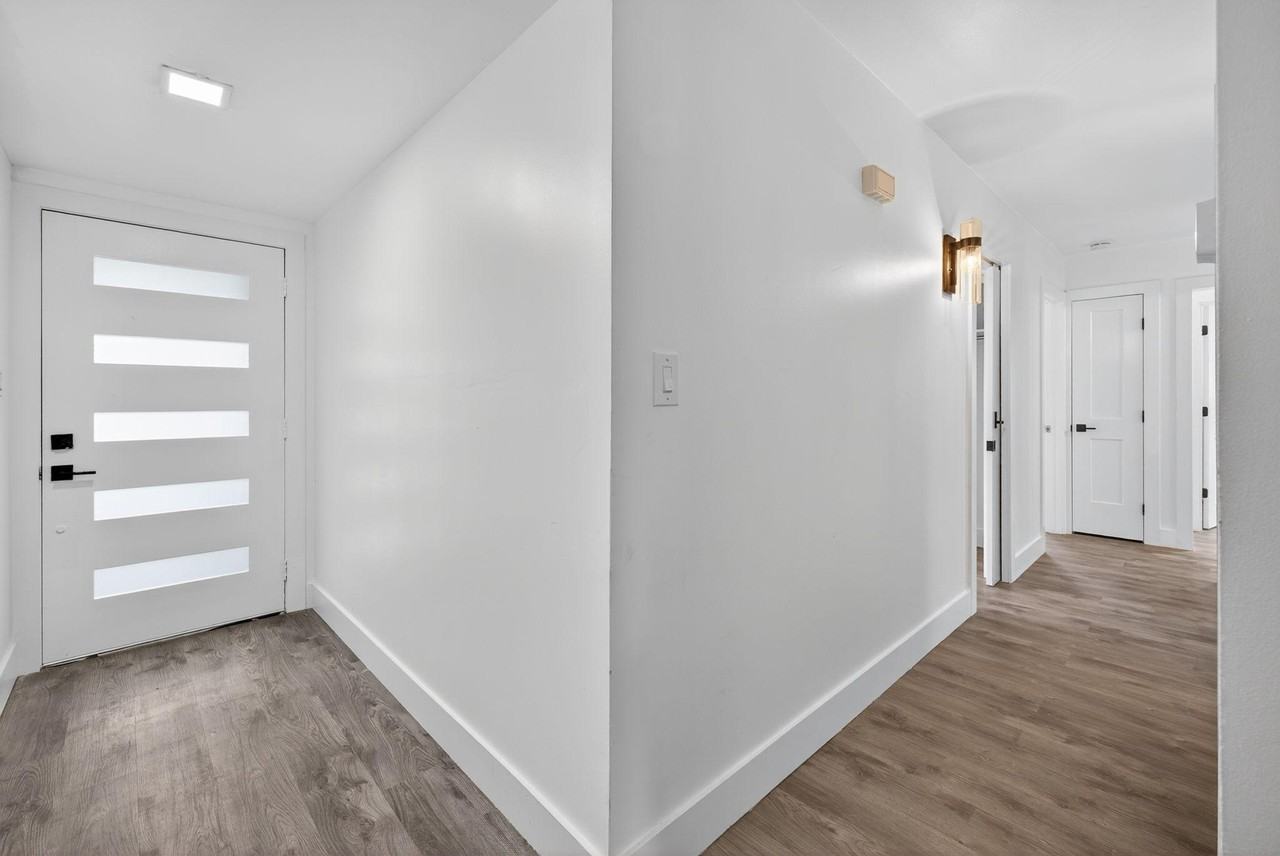 E Diana St - Photo 4 of 15