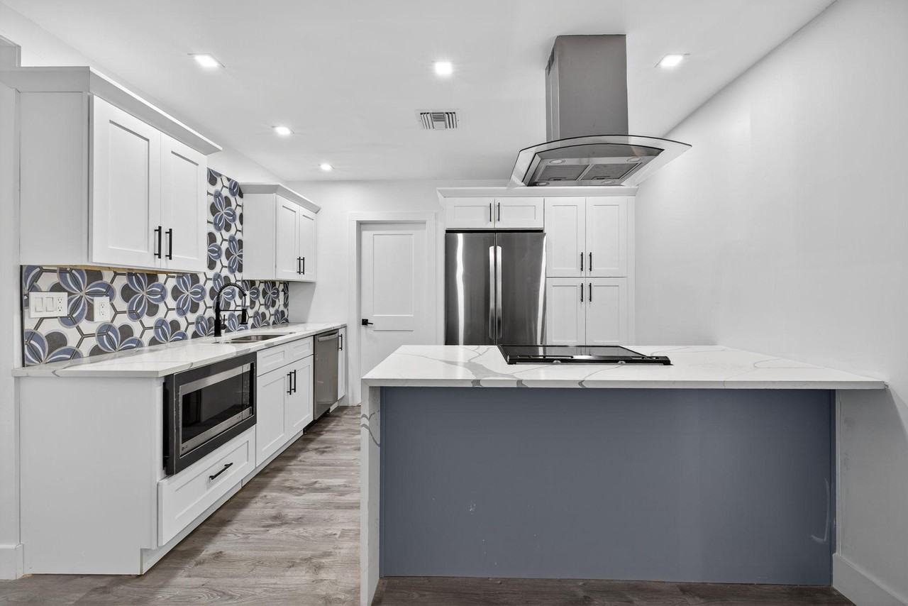 E Diana St - Photo 5 of 15