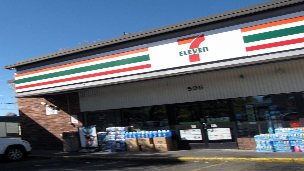 E Jefferson Pl - Photo 4 of 15