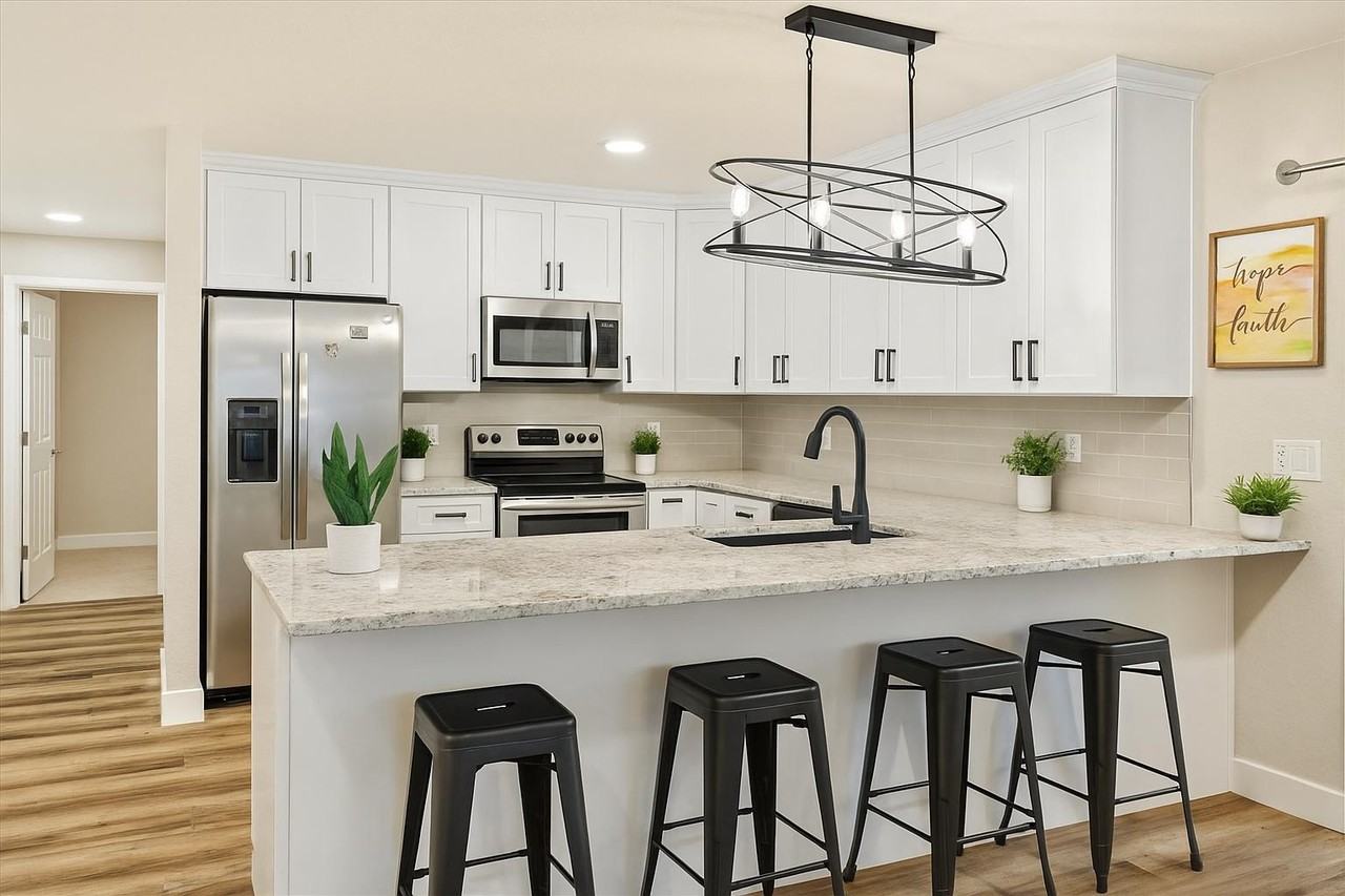 E Jefferson Pl - Photo 7 of 15