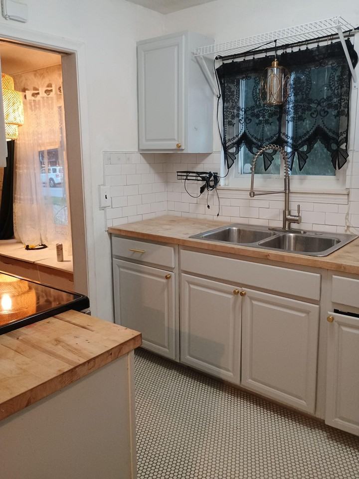 Hollywood Ave - Photo 3 of 6