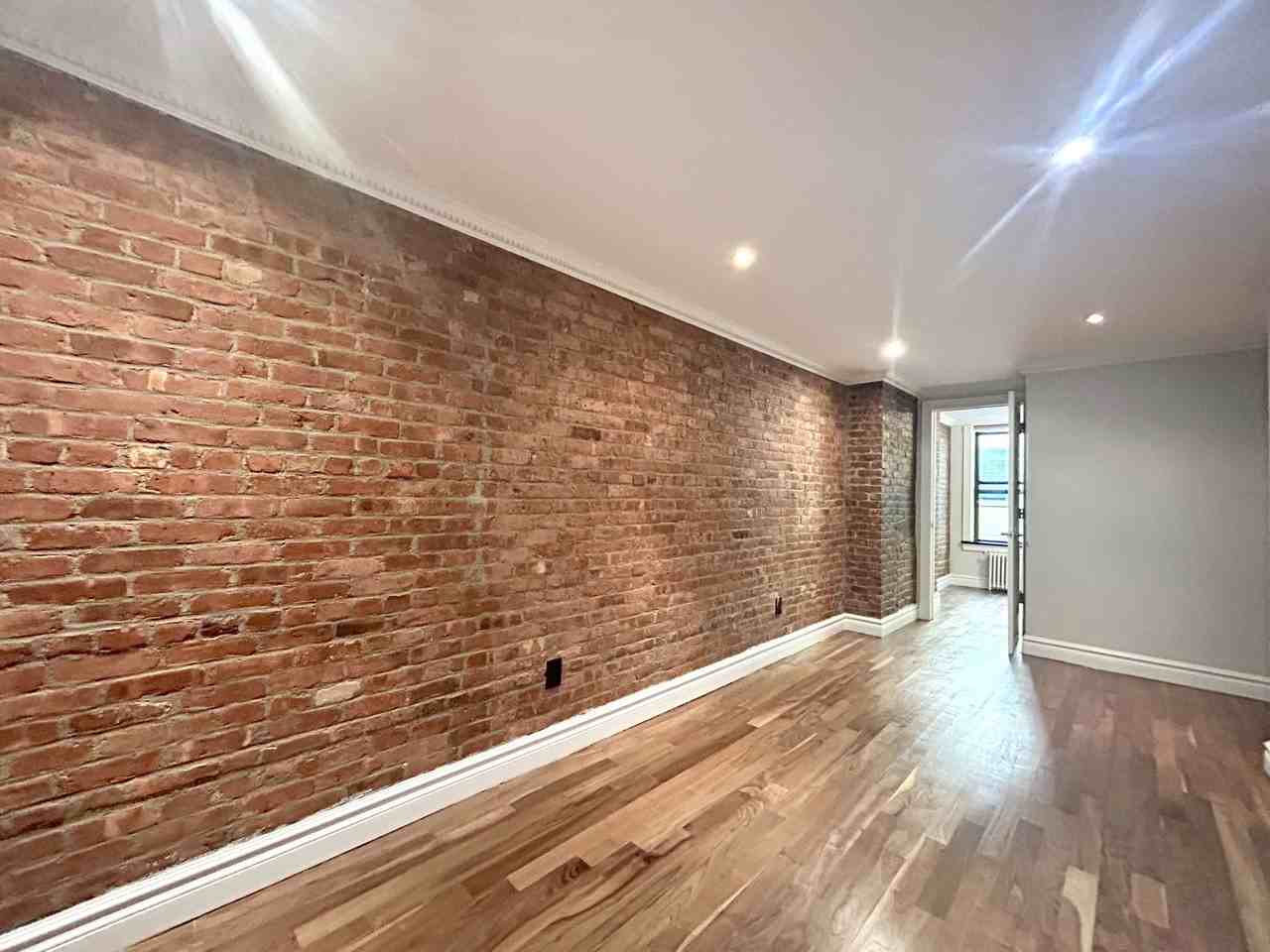 E 12th St #22 - Photo 3 of 8