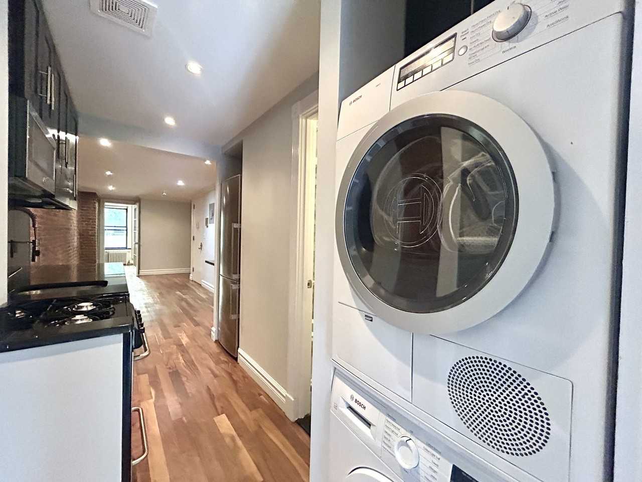 E 12th St #22 - Photo 4 of 8