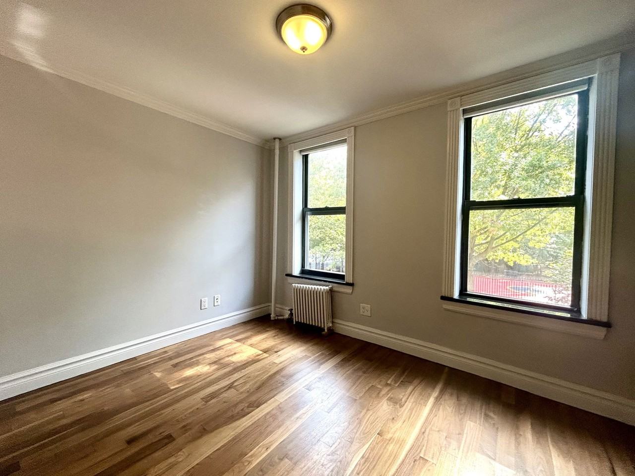 E 12th St #22 - Photo 5 of 8