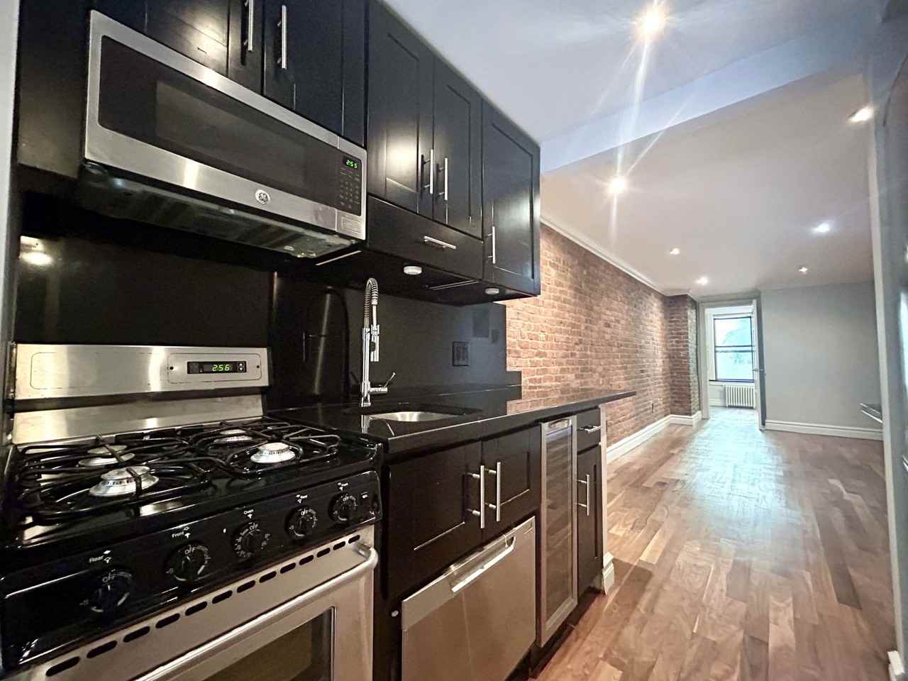 E 12th St #22 - Photo 6 of 8