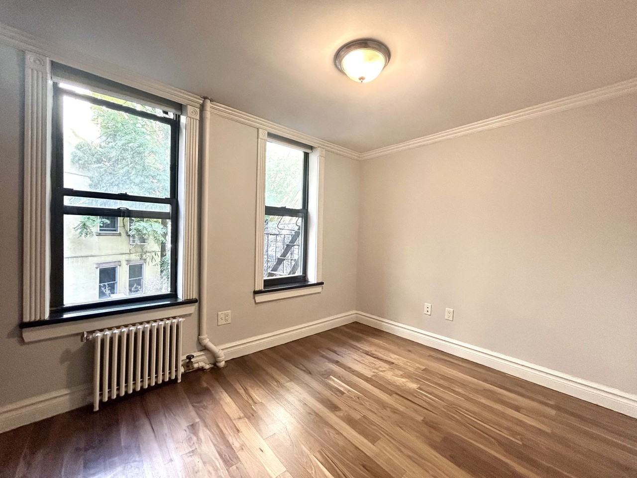 E 12th St #22 - Photo 7 of 8