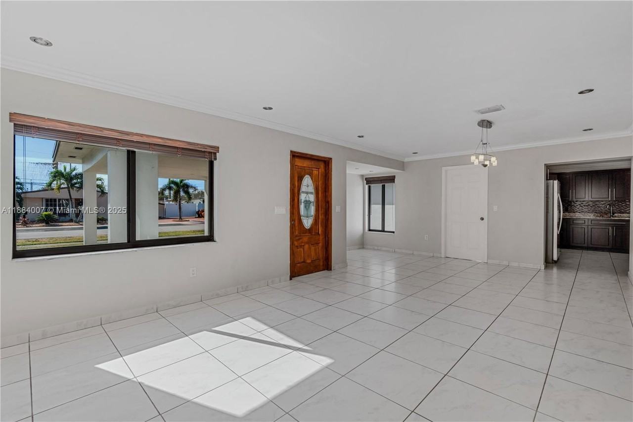 1232 W 60th Ter - Photo 2 of 8