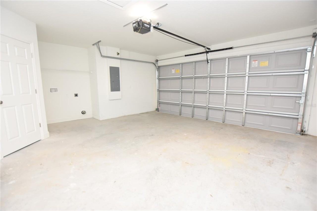 1111 Mercury Dr E #D - Photo 3 of 25