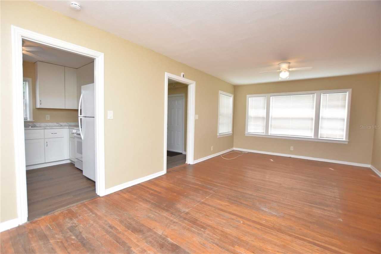 738 E Valencia St - Photo 6 of 21