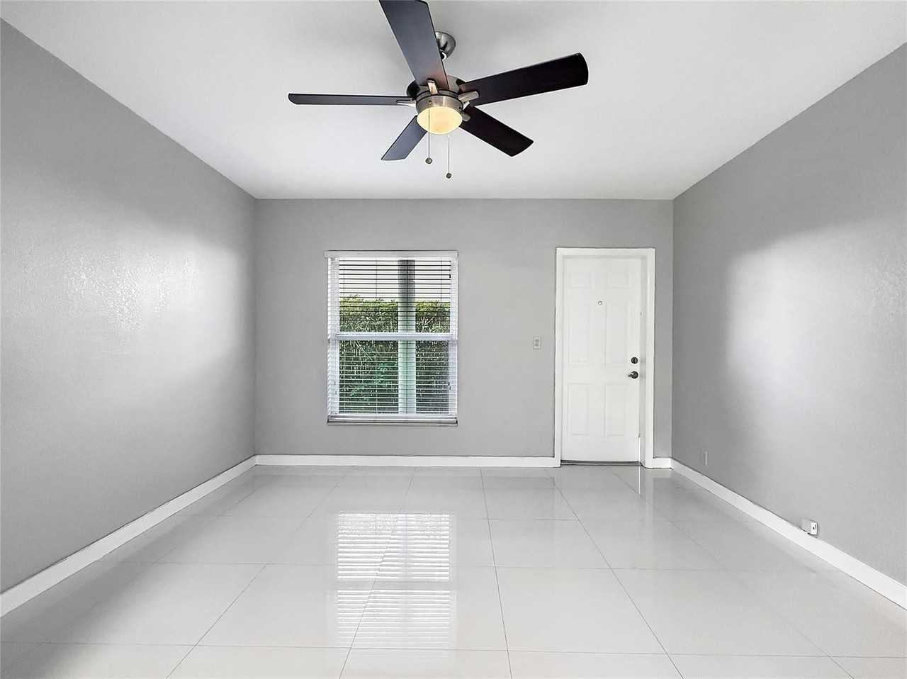 1503 Ne 4th Ct #2A - Photo 4 of 8