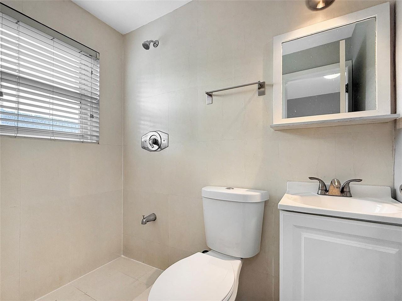 1503 Ne 4th Ct #2A - Photo 7 of 8