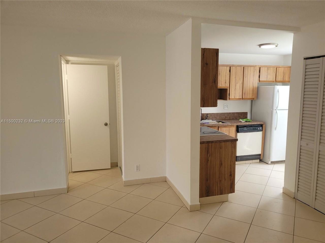 5911 Ne 18th Ave #3A - Photo 3 of 8